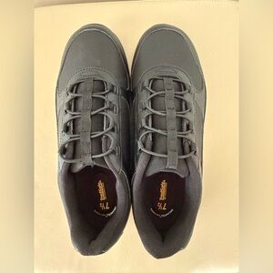 TredSafe Black Slip Resistant Work Shoes Women’s Size 7.5 New Without Box